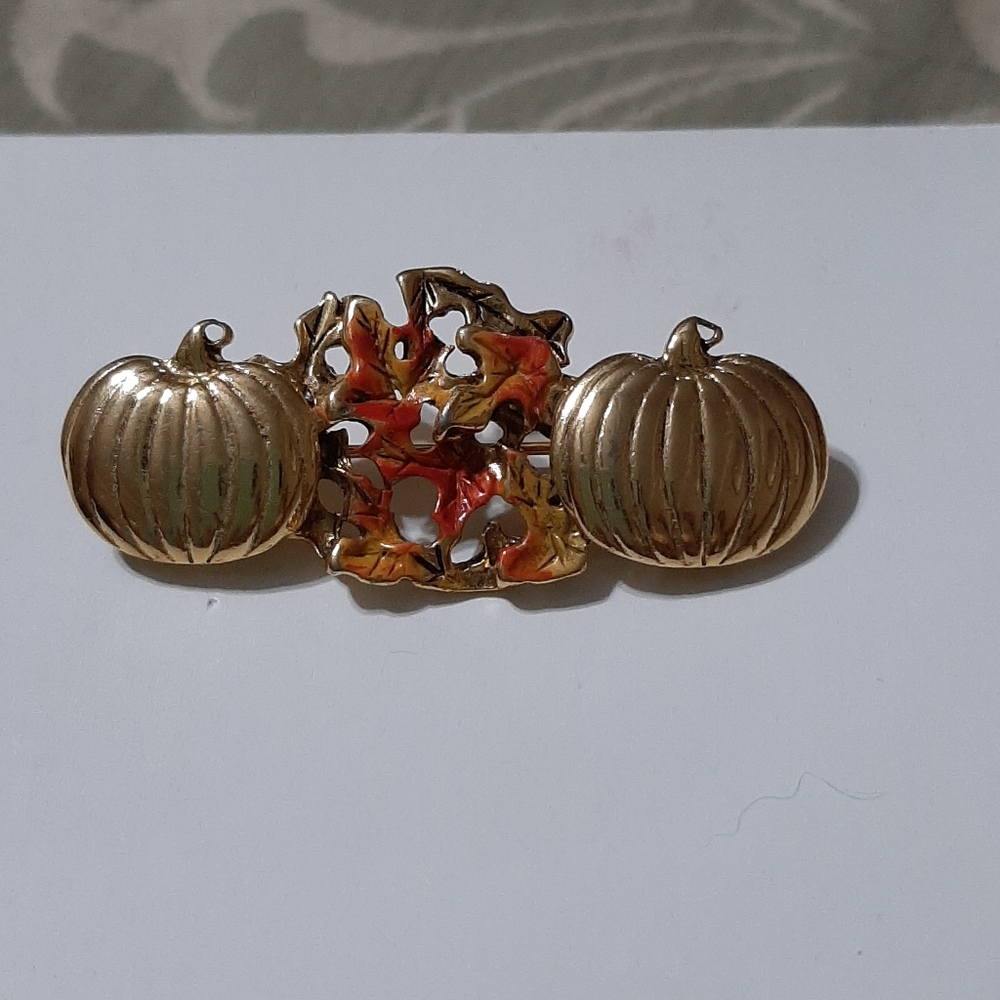 Fall Pumpkin & Leaf Pin